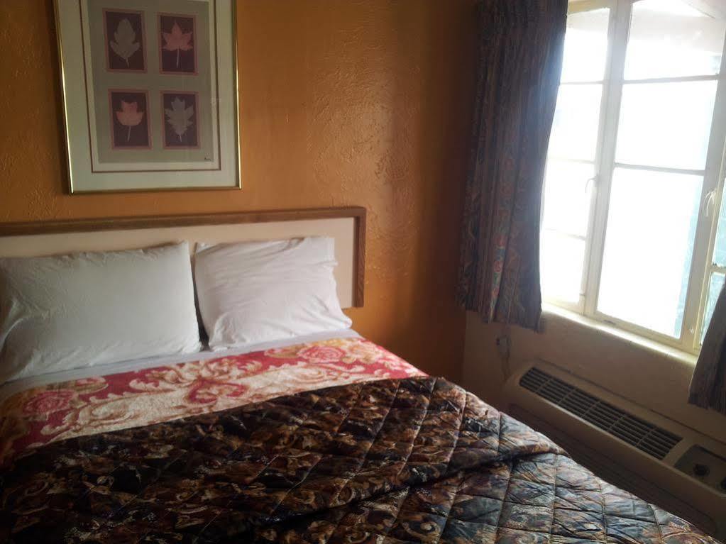 Economy 2* Tucson